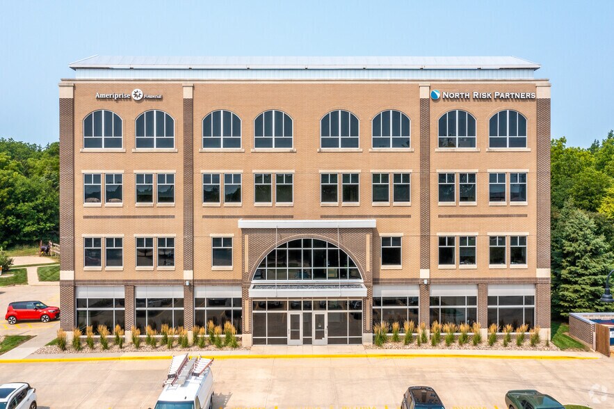 More Photos Of 1045 76th St, West Des Moines Office For Lease