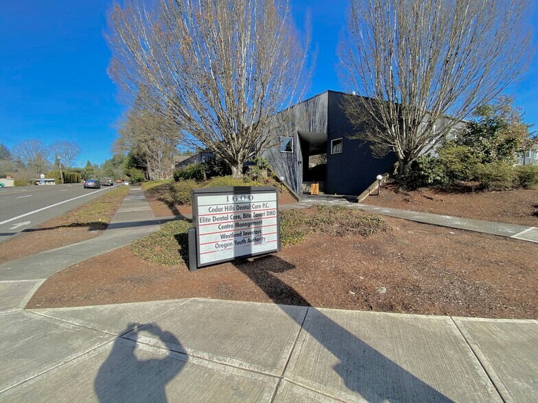 More Photos Of 1600 SW Cedar Hills Blvd, Portland Office For Sale