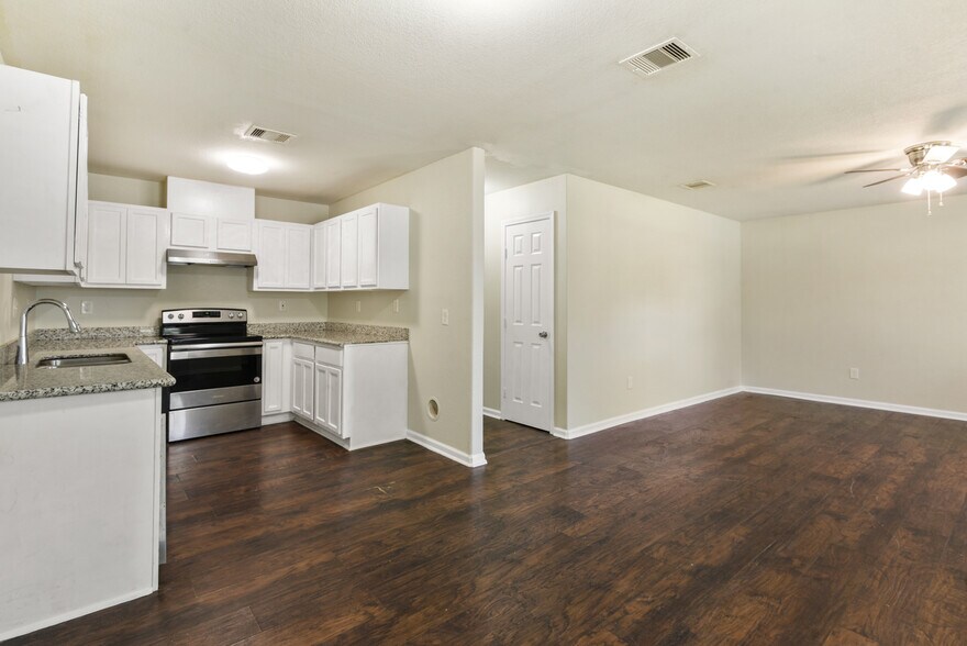 More Photos Of 117 Craig St, Baytown Apartments For Sale