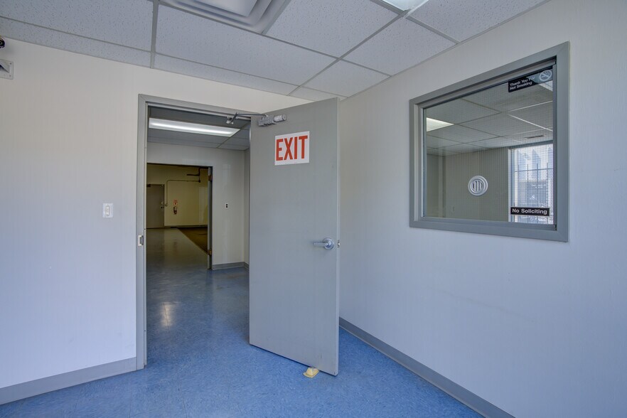 More Photos Of 675 Elkton Dr, Colorado Springs Distribution For Sale