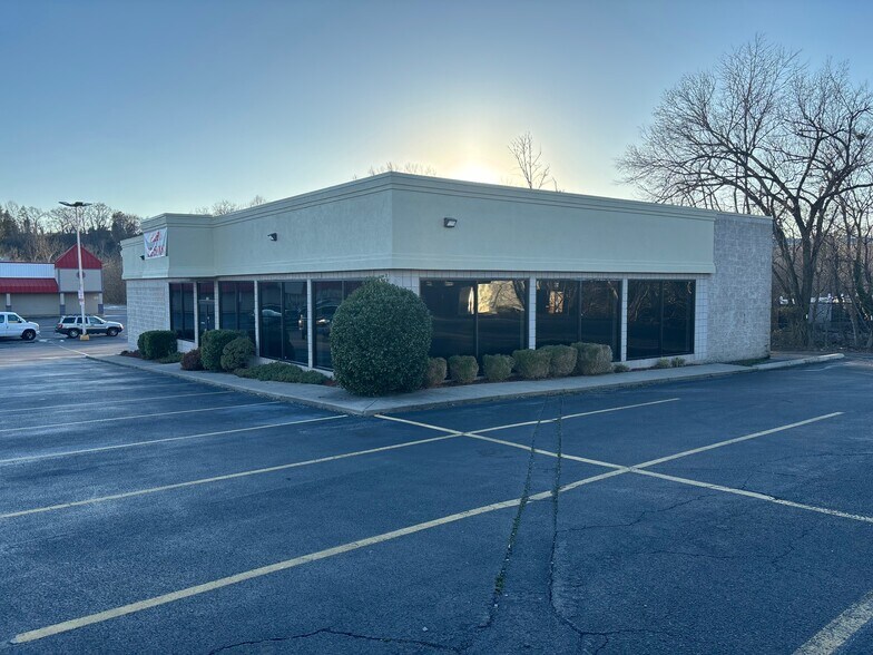 More Photos Of 1407 E Stone Dr, Kingsport Freestanding For Lease