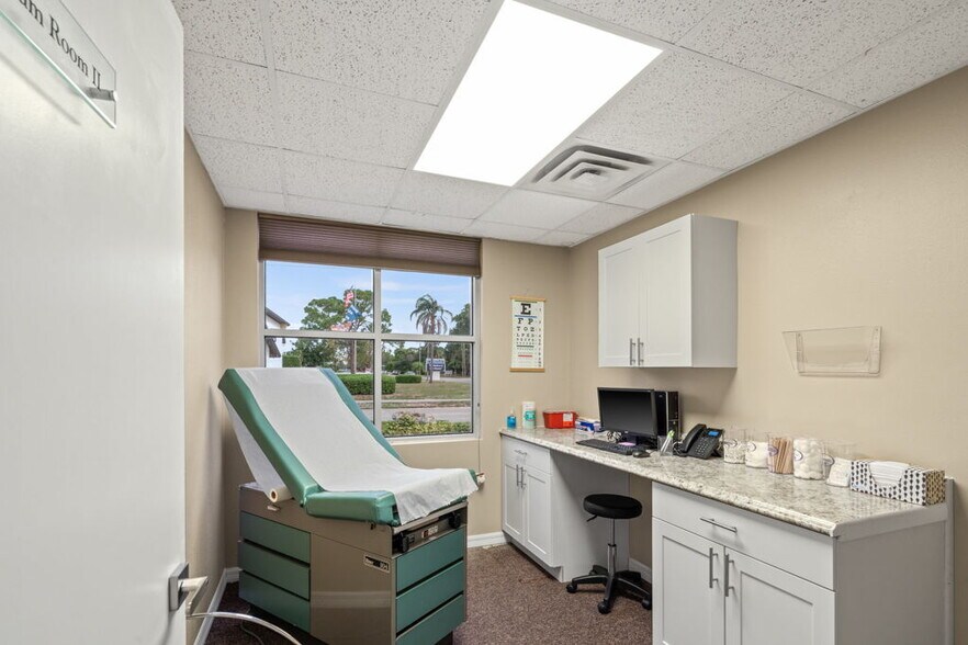 More Photos Of 3800 26th St W, Bradenton Medical For Sale