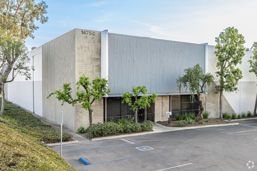 More Photos Of 14730-14750 Northam St, La Mirada Warehouse For Lease