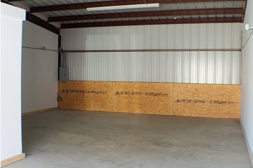 More Photos Of 607 S Lake Murray Dr, Ardmore Showroom For Sale