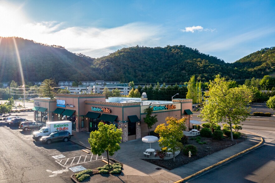 More Photos Of 3001 NW Stewart Pky, Roseburg Freestanding For Sale