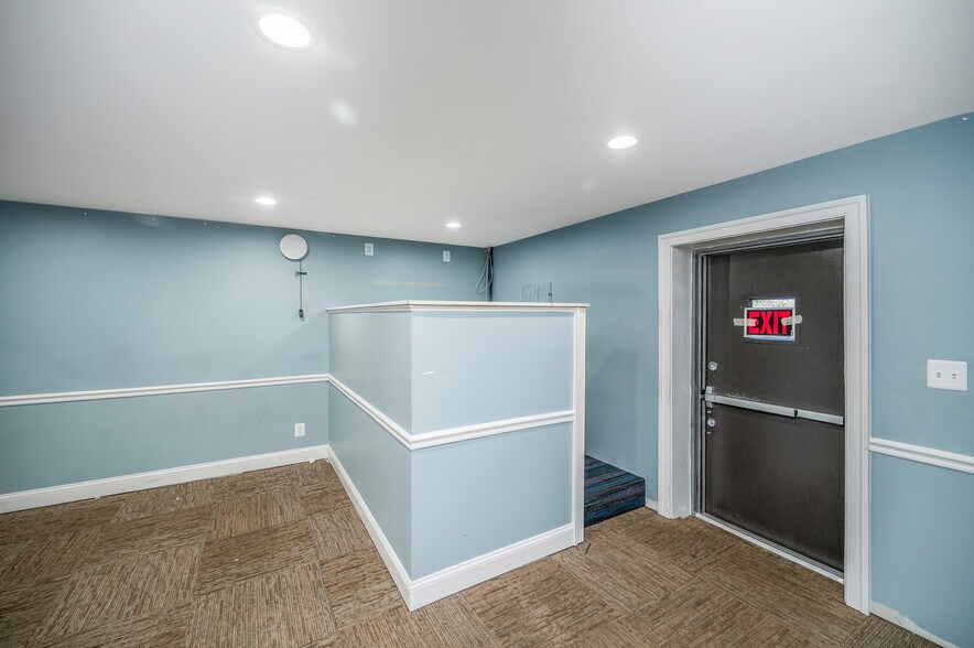 More Photos Of 1502 Featherstone Rd, Woodbridge Medical For Sale