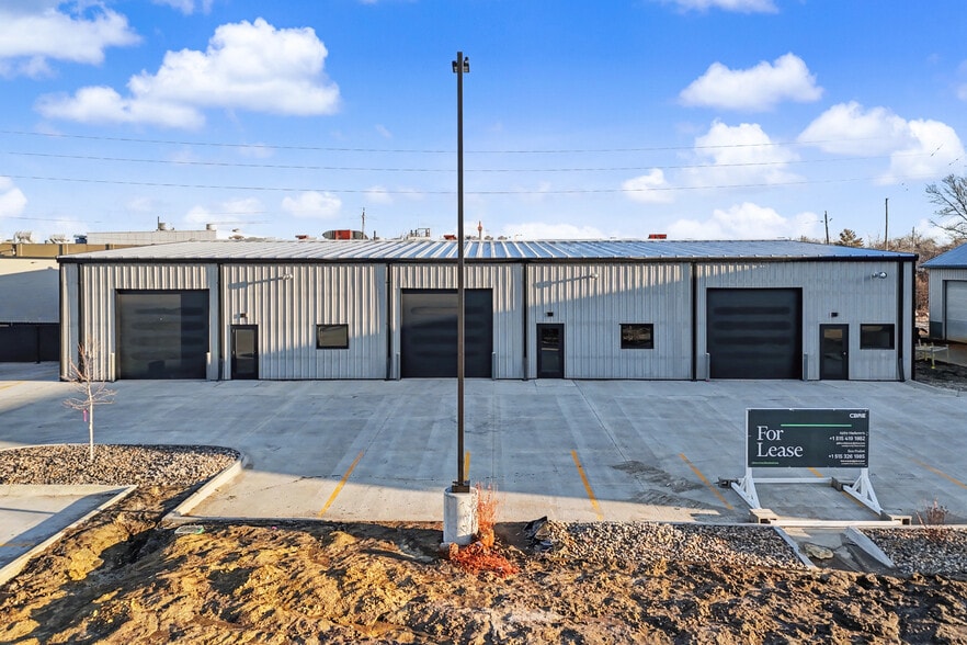 More Photos Of 385 NW 43rd Pl, Des Moines Industrial For Lease