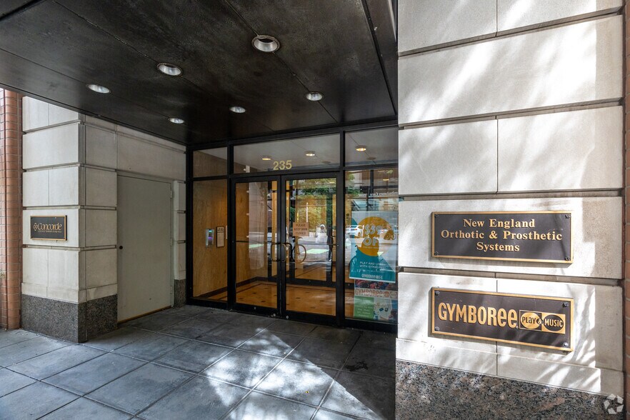 More Photos Of 240 E 39th St, New York Apartments For Lease