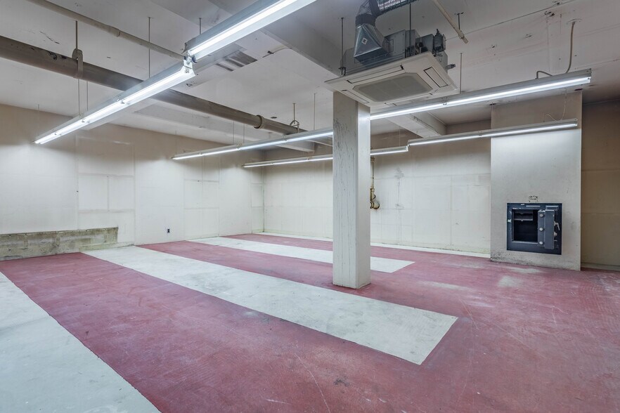More Photos Of 3131 30 Ave, Vernon Office For Sale