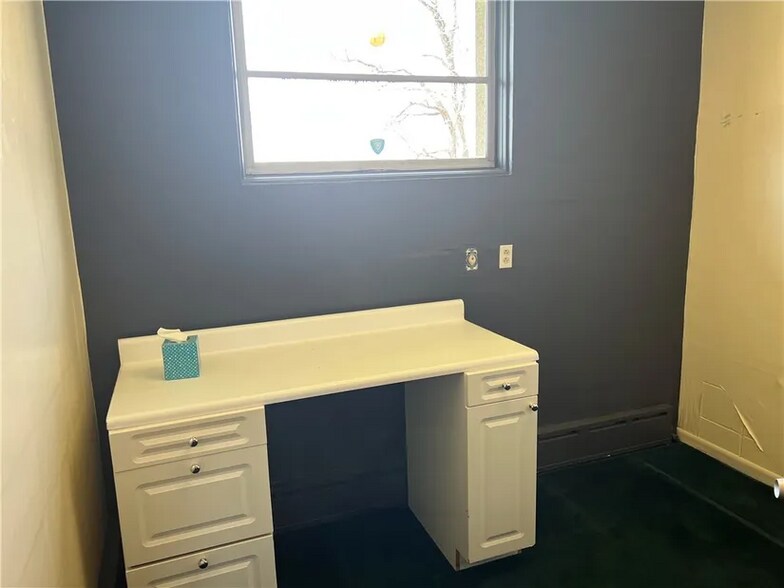 More Photos Of 909 N Logan Ave, Danville Medical For Sale