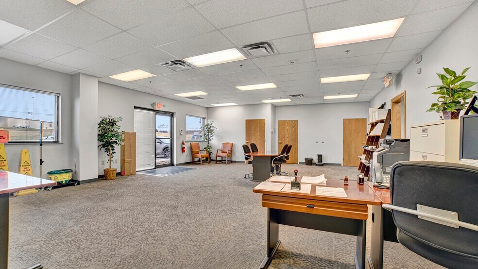 More Photos Of 961 N Main St, Mansfield Warehouse For Lease