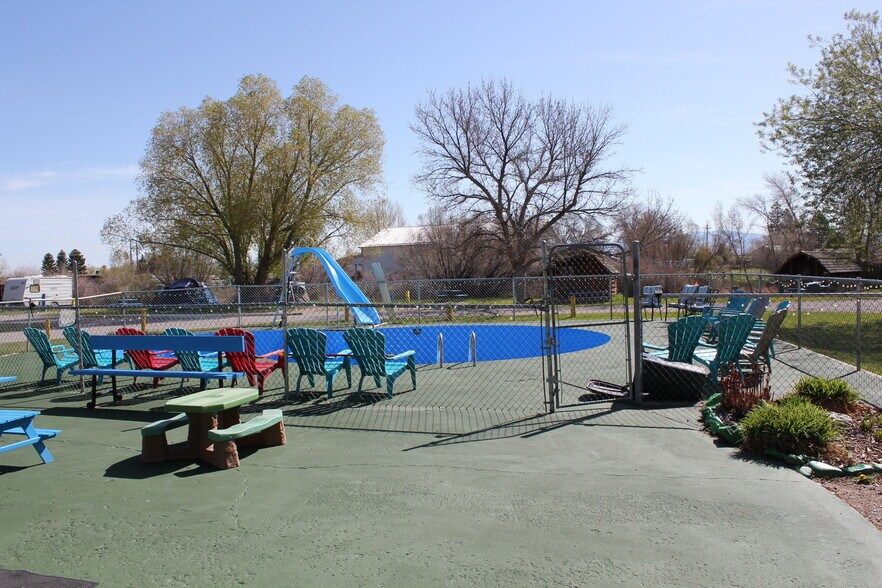 More Photos Of 735 W Park St, Dillon Trailer Camper Park For Sale