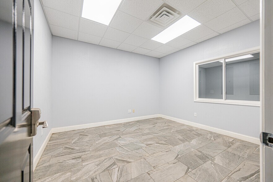 More Photos Of 5800 N Moss Ave, Odessa Warehouse For Sale