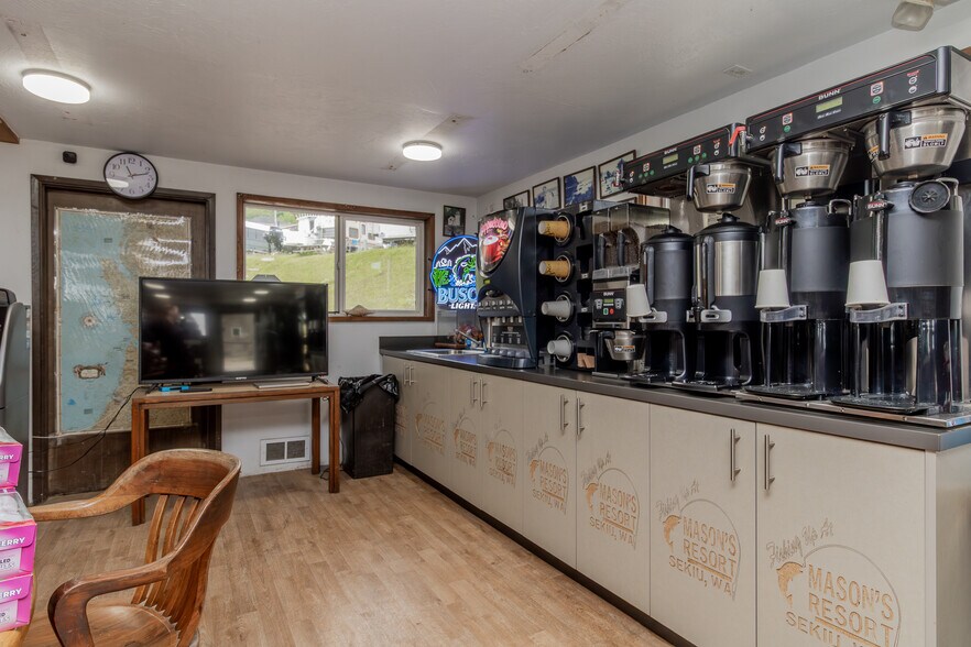 More Photos Of 444 Front St, Sekiu Hotel For Sale