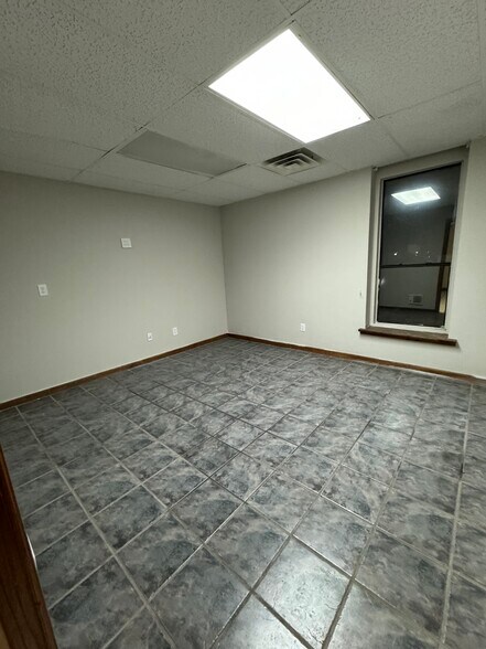 More Photos Of 901 N Virginia Ave, Oklahoma City Manufacturing For Lease
