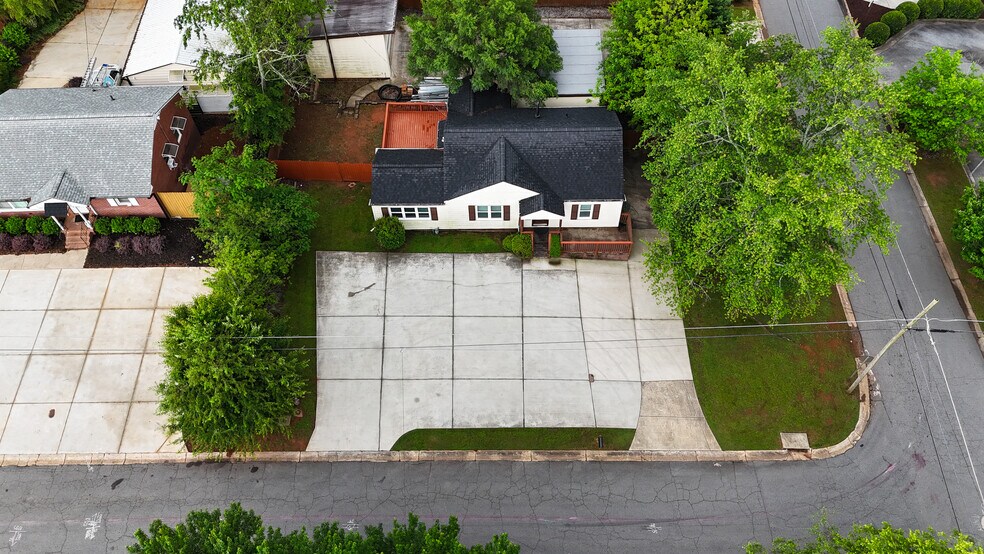 More Photos Of 1746 Hazelwood Dr SE, Marietta Office For Sale