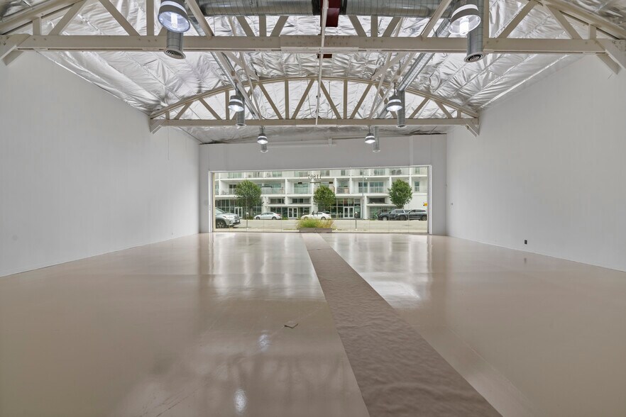 More Photos Of 11807 Santa Monica Blvd, Los Angeles Storefront For Lease