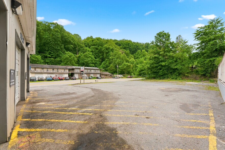 More Photos Of 622 Blue Horizon Dr, Morgantown Auto Repair For Sale