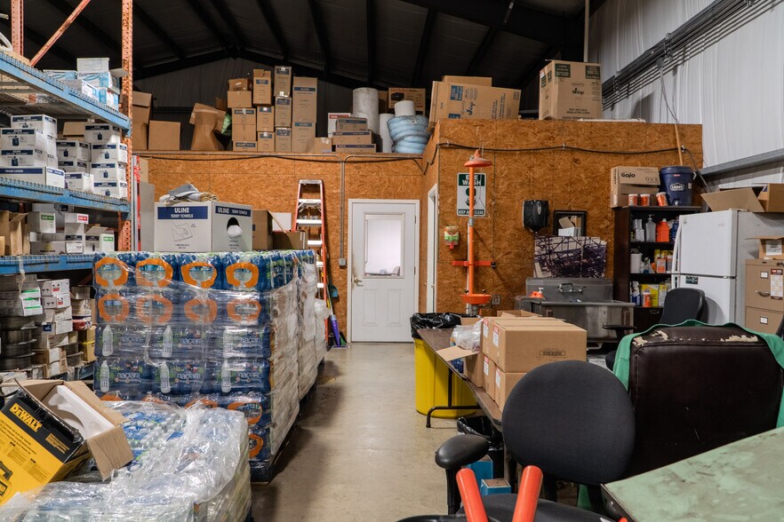 More Photos Of 945 Huser Blvd, Schulenburg Industrial For Lease