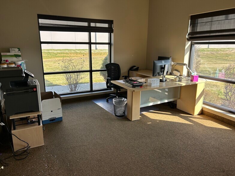 More Photos Of 15 Ritter Way, Lebanon Manufacturing For Lease