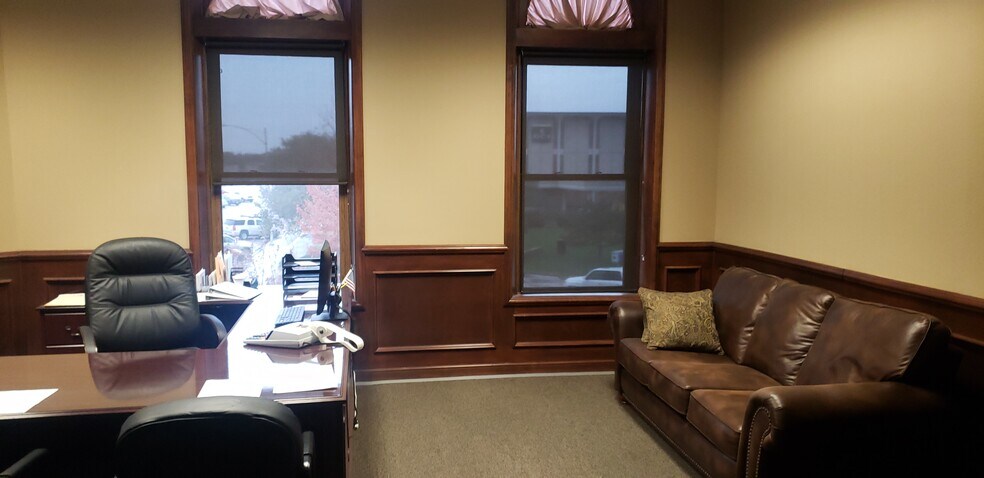 More Photos Of 200 N Main St, Hutchinson Office For Lease