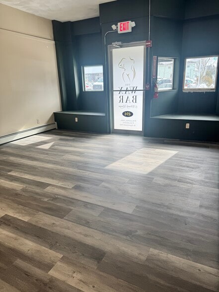 More Photos Of 492-494 Warren Ave, East Providence Storefront Retail Office For Lease