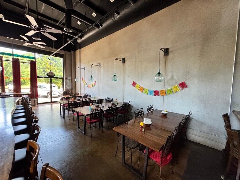More Photos Of 900-910 W College Ave, Decatur Storefront For Lease