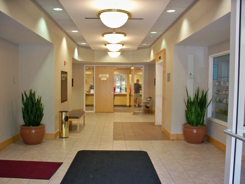 More Photos Of 8820-8830 S Meridian St, Indianapolis Medical For Lease