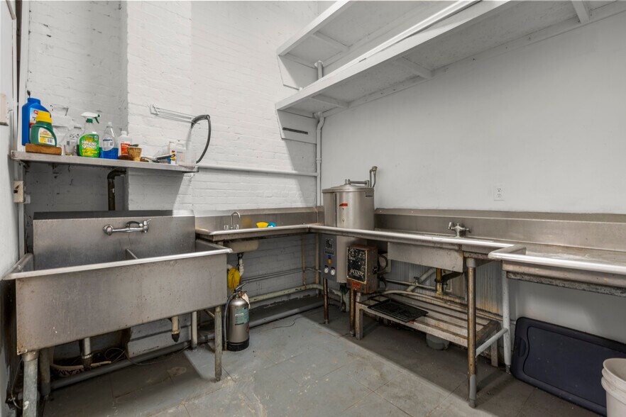 More Photos Of 859-867 E Main St, Bridgeport General Retail For Sale