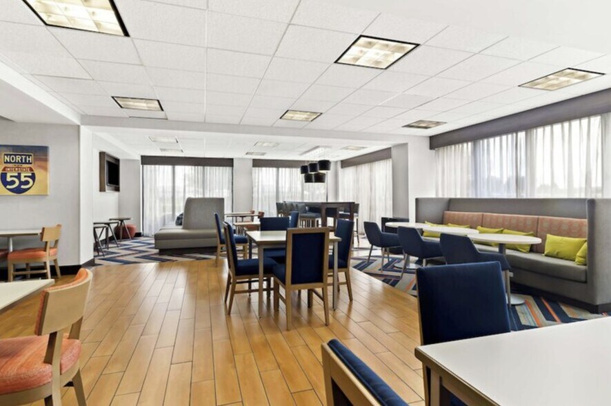 More Photos Of 301 N Service Rd, Blytheville Hotel For Sale