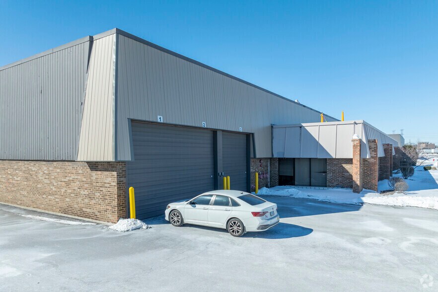 Primary Photo Of 951 Fargo Ave, Elk Grove Village Manufacturing For Lease