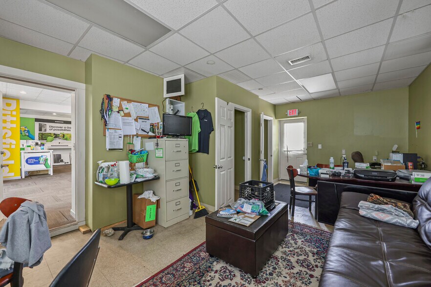 More Photos Of 376 Tyler St, Pittsfield Auto Repair For Sale