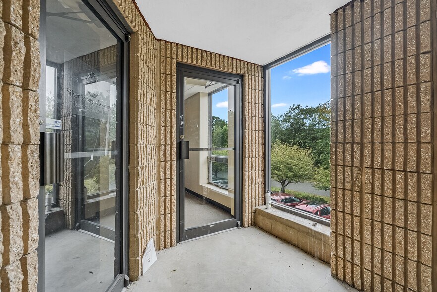 More Photos Of 3 Tice Rd, Franklin Lakes Distribution For Lease