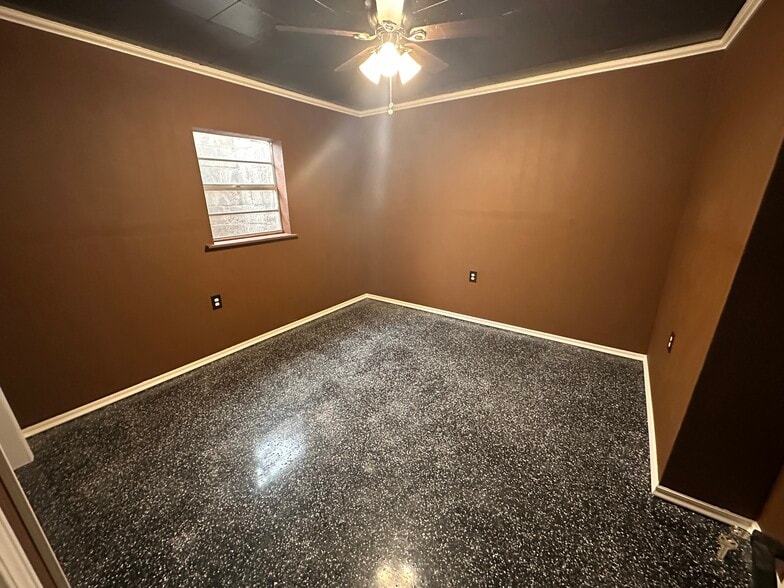 More Photos Of 8700 S County Road 1210, Midland Manufacturing For Sale