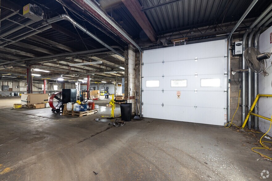 More Photos Of 209 W Main St, Linn Warehouse For Sale