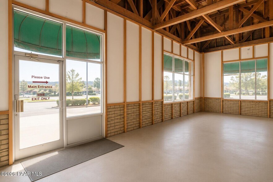More Photos Of 620 E Gurley St, Prescott Restaurant For Sale
