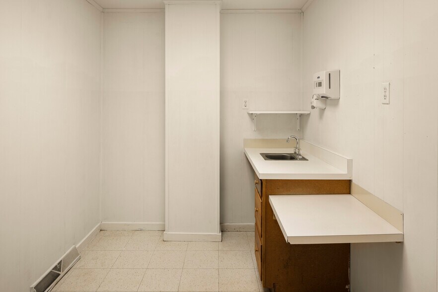 More Photos Of 2400 US Route 9, Hudson Office For Sale