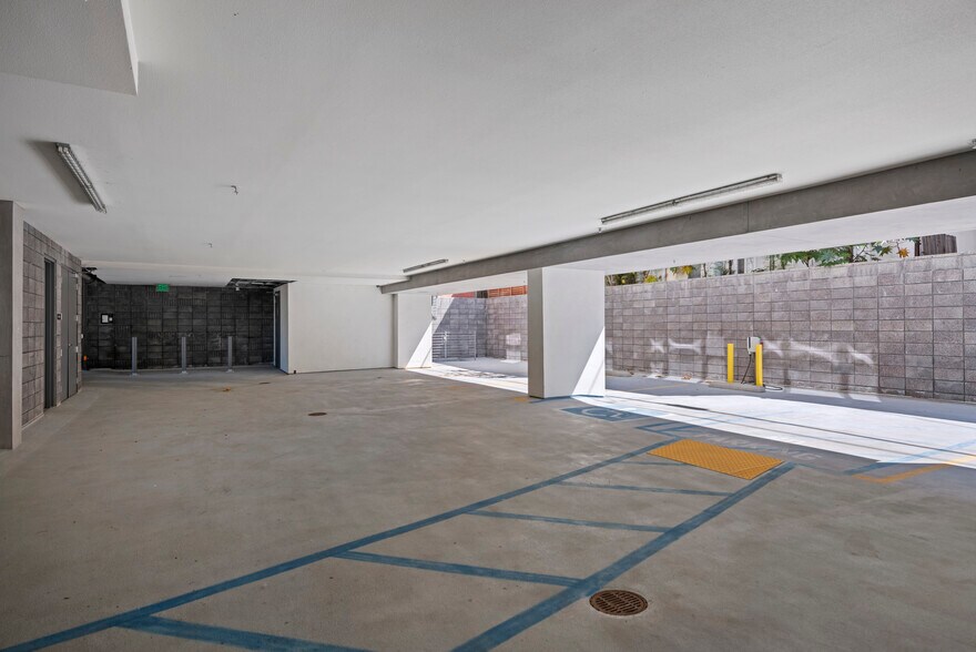 More Photos Of 920 N Fairfax Ave, West Hollywood Loft Creative Space For Sale