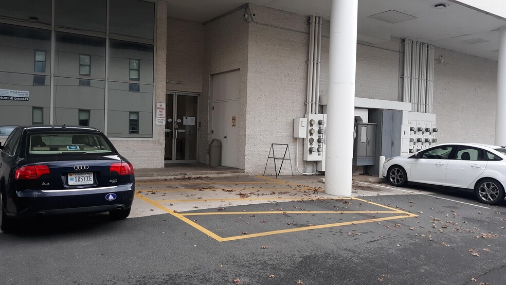 More Photos Of 2841 Hartland Rd, Falls Church Office For Sale