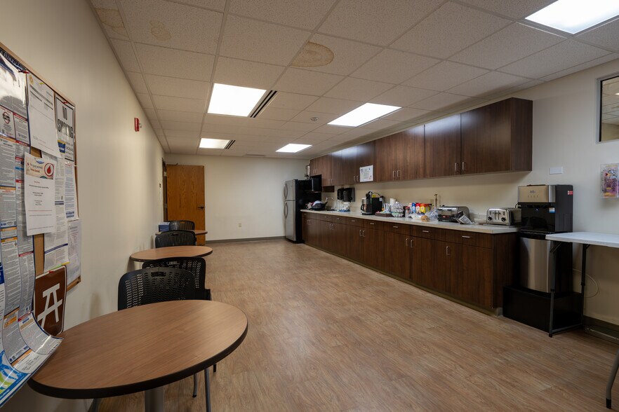 More Photos Of 807 Kinnear Rd, Columbus Medical For Sale