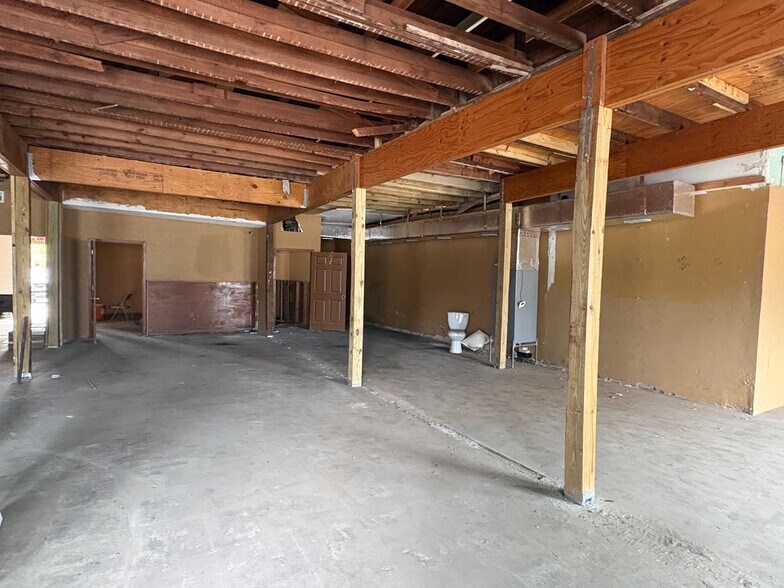 More Photos Of 114 E Columbus Dr, Tampa Freestanding For Lease