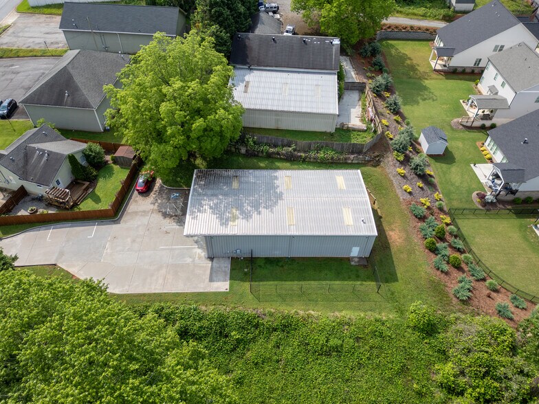 More Photos Of 70 N Gwinnett St, Buford Showroom For Sale