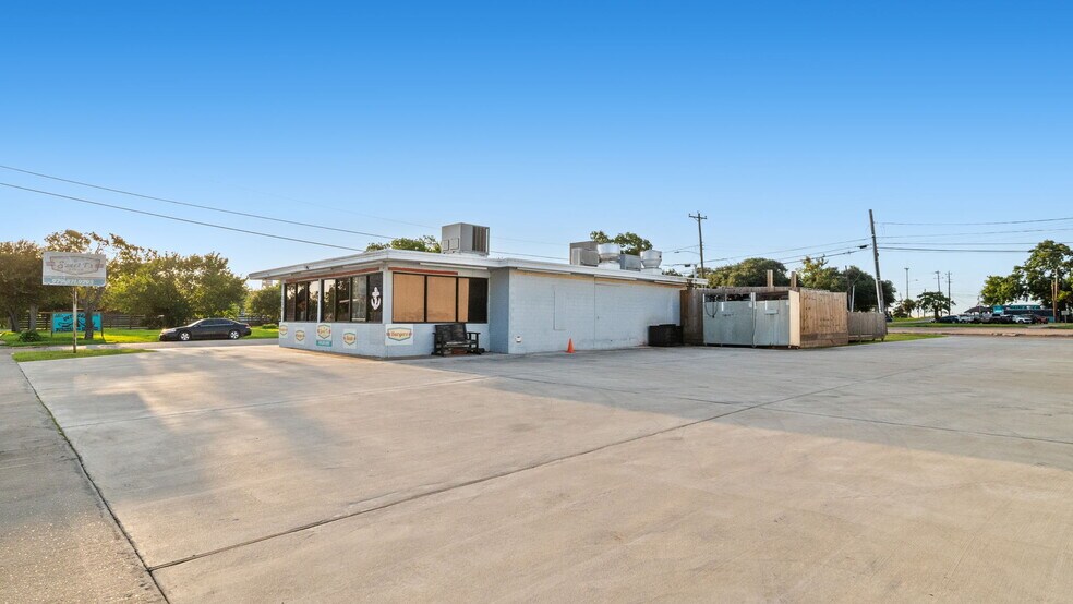 More Photos Of 230 W 2nd St, Freeport Restaurant For Sale