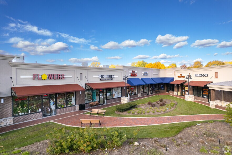 More Photos Of 29 Crystal Lake Plz, Crystal Lake Unknown For Lease