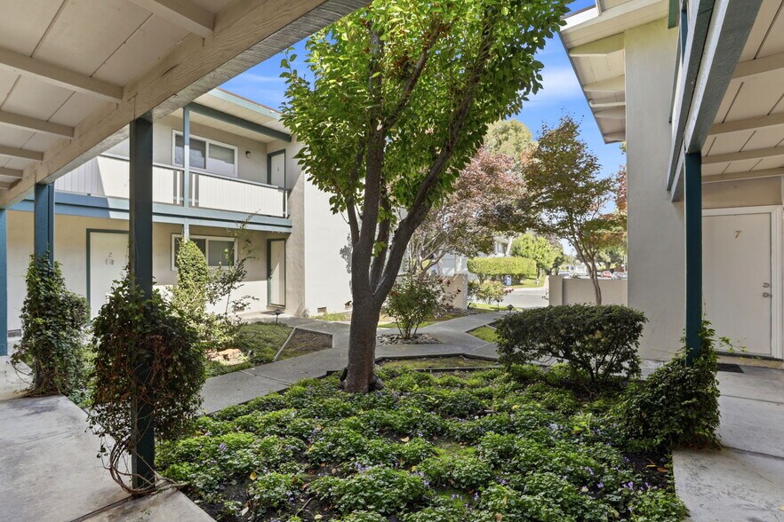 More Photos Of 511 Walker Dr, Mountain View Apartments For Sale