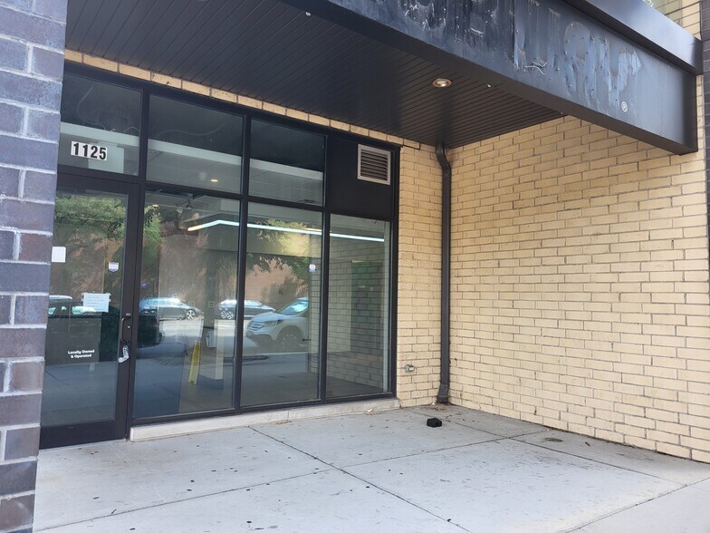 More Photos Of 1125 N Western Ave, Chicago Storefront Retail Office For Lease