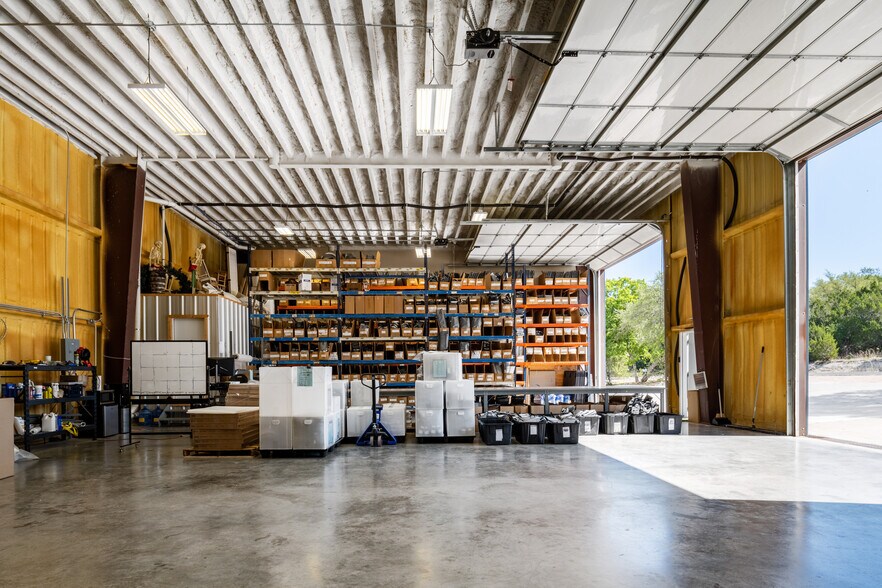 More Photos Of 4402 Weletka Dr, Austin Warehouse For Lease