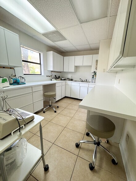 More Photos Of 3630 Almazan Dr, Dallas Medical For Lease
