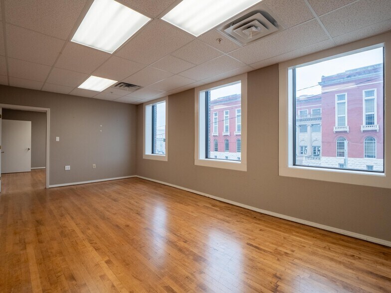 More Photos Of 122 E Carl Albert Pky, Mcalester Office For Sale