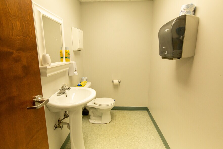 More Photos Of 4003 Out Look Dr, Hurricane Office For Sale